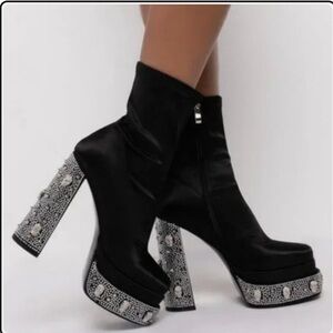 Azalea Wang Black Platform Ankle Boots with Jeweled & Skull Block Heels size 9